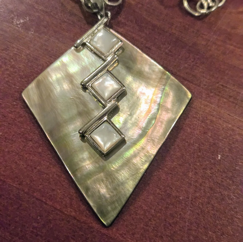 Vintage MOP Pendant Necklace - Picture 5 of 5